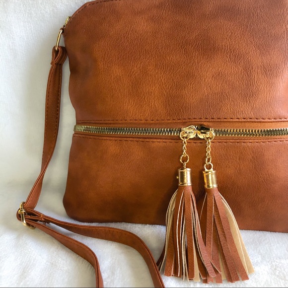 Handbags - ⭐️ HOST PICK ⭐️ Brown Crossbody with Tassel Accent